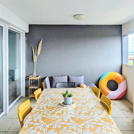 Spacious 2-bedroom With Panoramic Lagoon View, Terrace & Nearby *