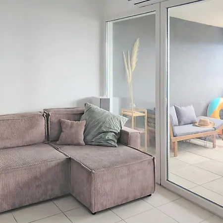 Spacious 2-bedroom With Panoramic Lagoon View, Terrace & Nearby Appartement