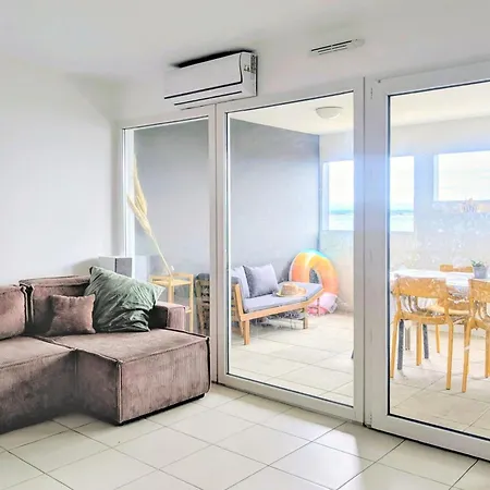 Spacious 2-bedroom With Panoramic Lagoon View, Terrace & Nearby * Sète